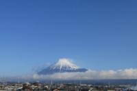 2月4日立春の富士山。今日は静岡も暖かいです。お昼のニュースでは20度越えの地域もあるとか？